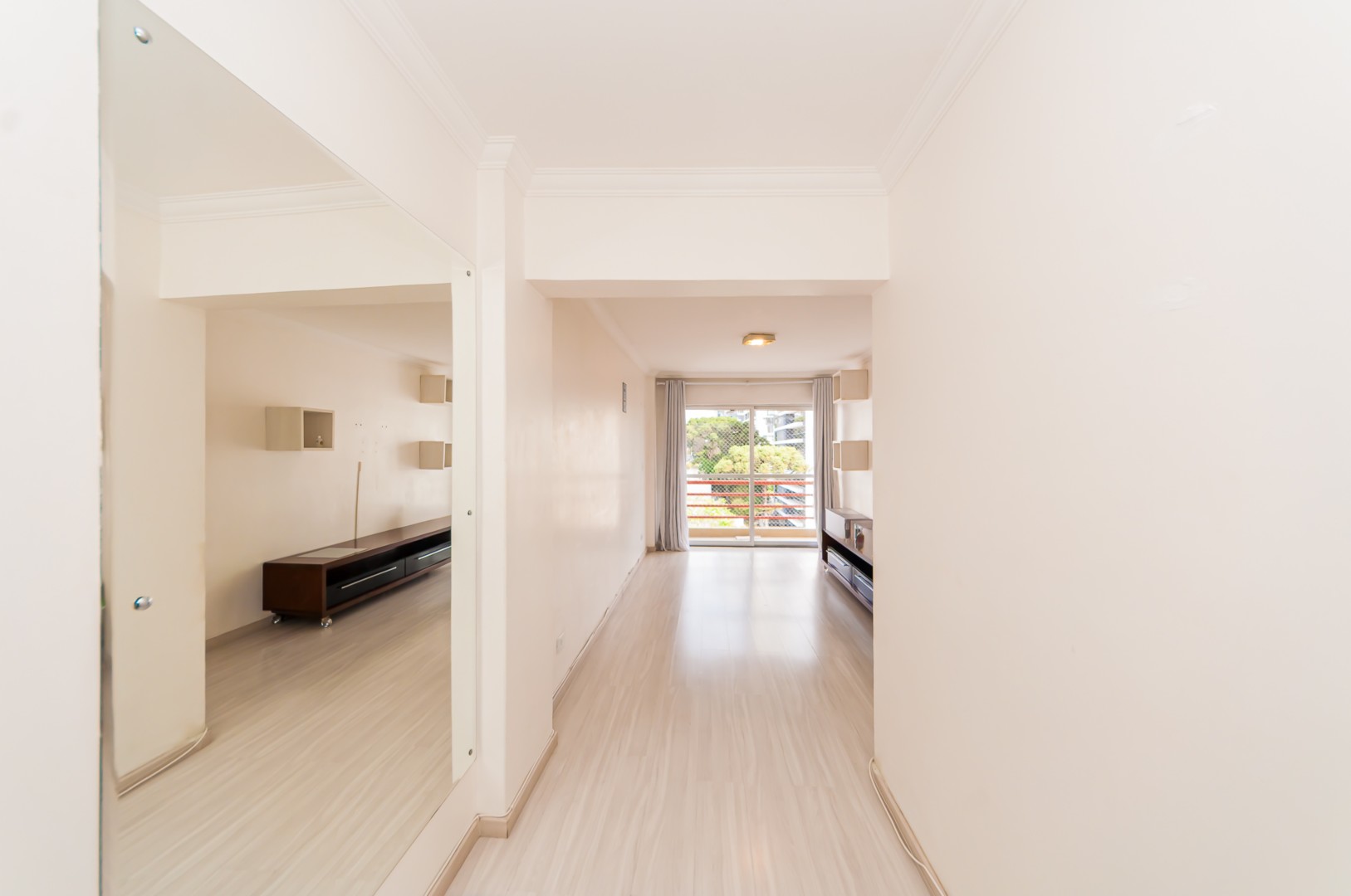 Apartamento para locacao no Campina do Siqueira em Curitiba com 74,75m² por R$ 3.625,00