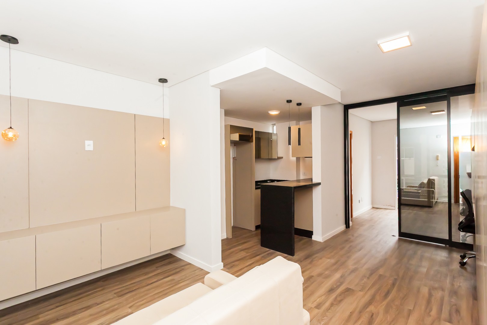Apartamento para locacao no Centro em Curitiba com 49,83m² por R$ 2.375,00