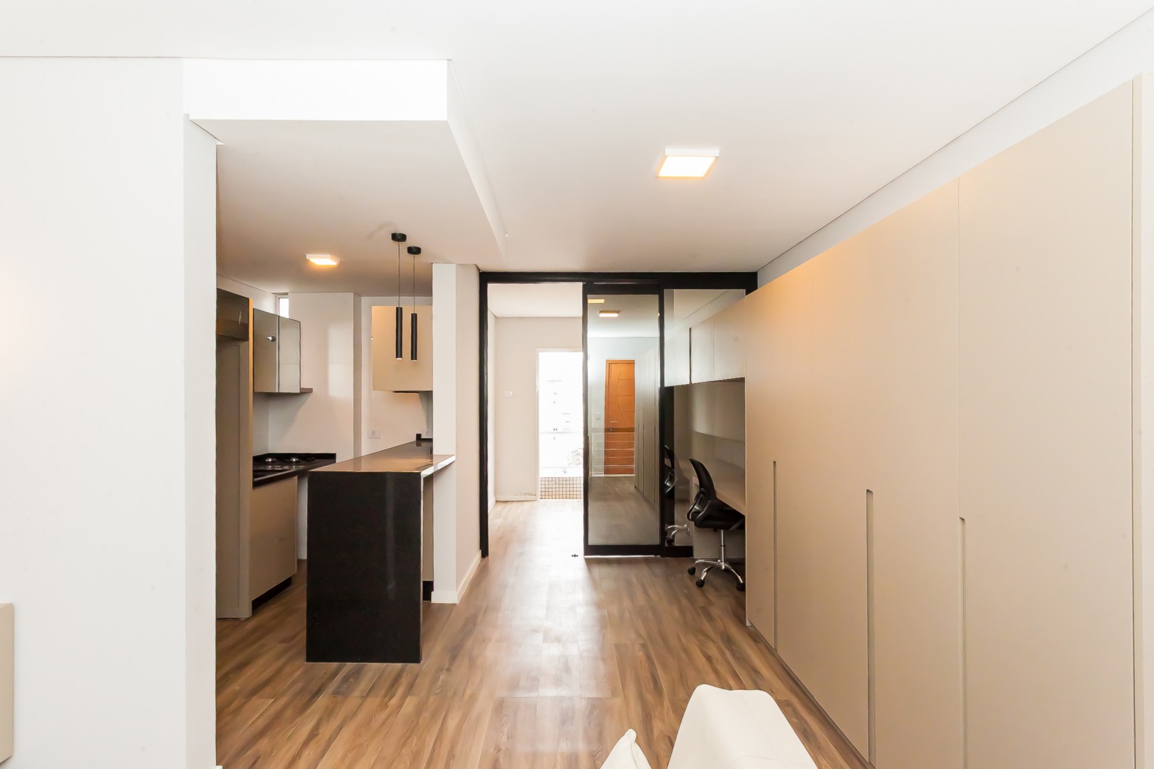 Apartamento para locacao no Centro em Curitiba com 49,83m² por R$ 2.375,00