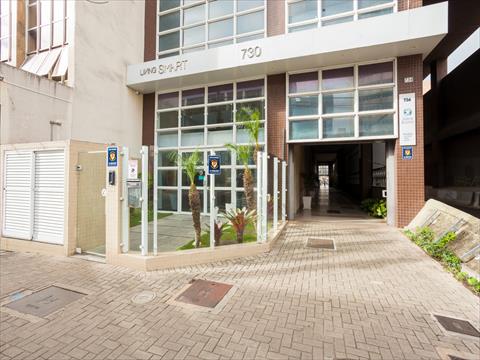 Studio para locacao no Centro em Curitiba com 48,45m² por R$ 2.000,00