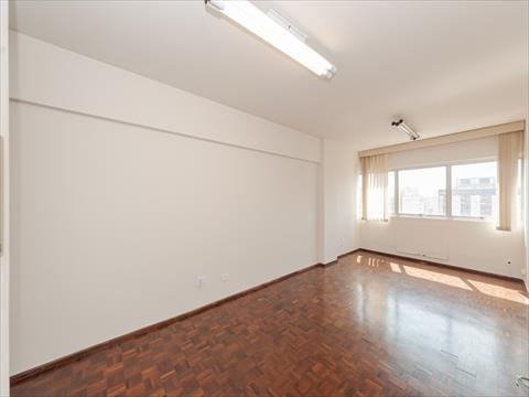 Conjunto Comercial para locacao no Centro em Curitiba com 34m² por R$ 812,50