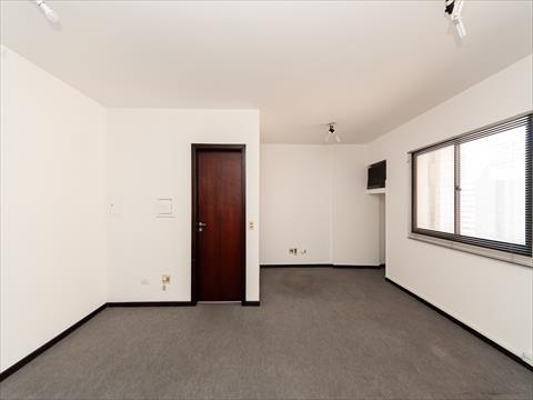 Conjunto Comercial para locacao no Centro em Curitiba com 48,3m² por R$ 750,00