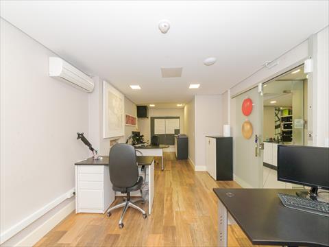 Conjunto Comercial para locacao no Centro em Curitiba com 0m² por R$ 17.500,00