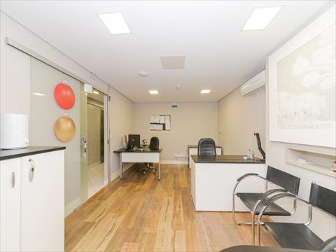 Conjunto Comercial para locacao no Centro em Curitiba com 0m² por R$ 17.500,00