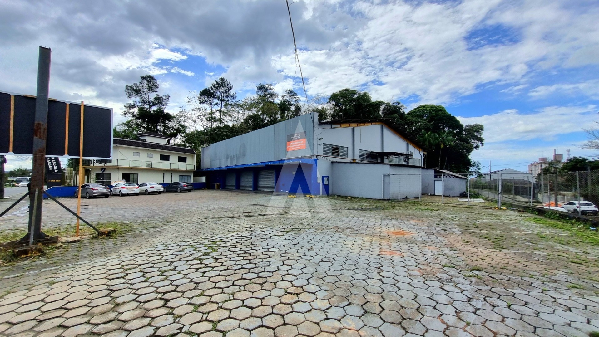 Imóvel comercial, Loja / Galpão de esquina, Rua Santa Catarina no Bairro Floresta, contendo amplo estacionamento, ótimo para ac — foto 3