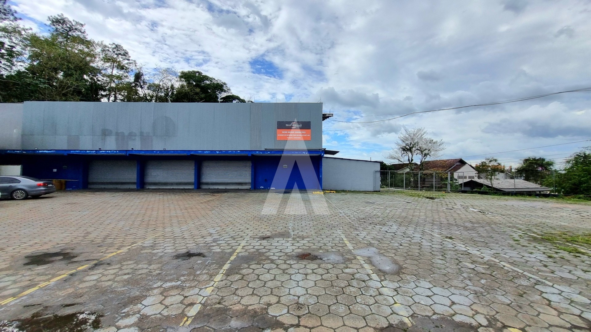 Imóvel comercial, Loja / Galpão de esquina, Rua Santa Catarina no Bairro Floresta, contendo amplo estacionamento, ótimo para ac — foto 2