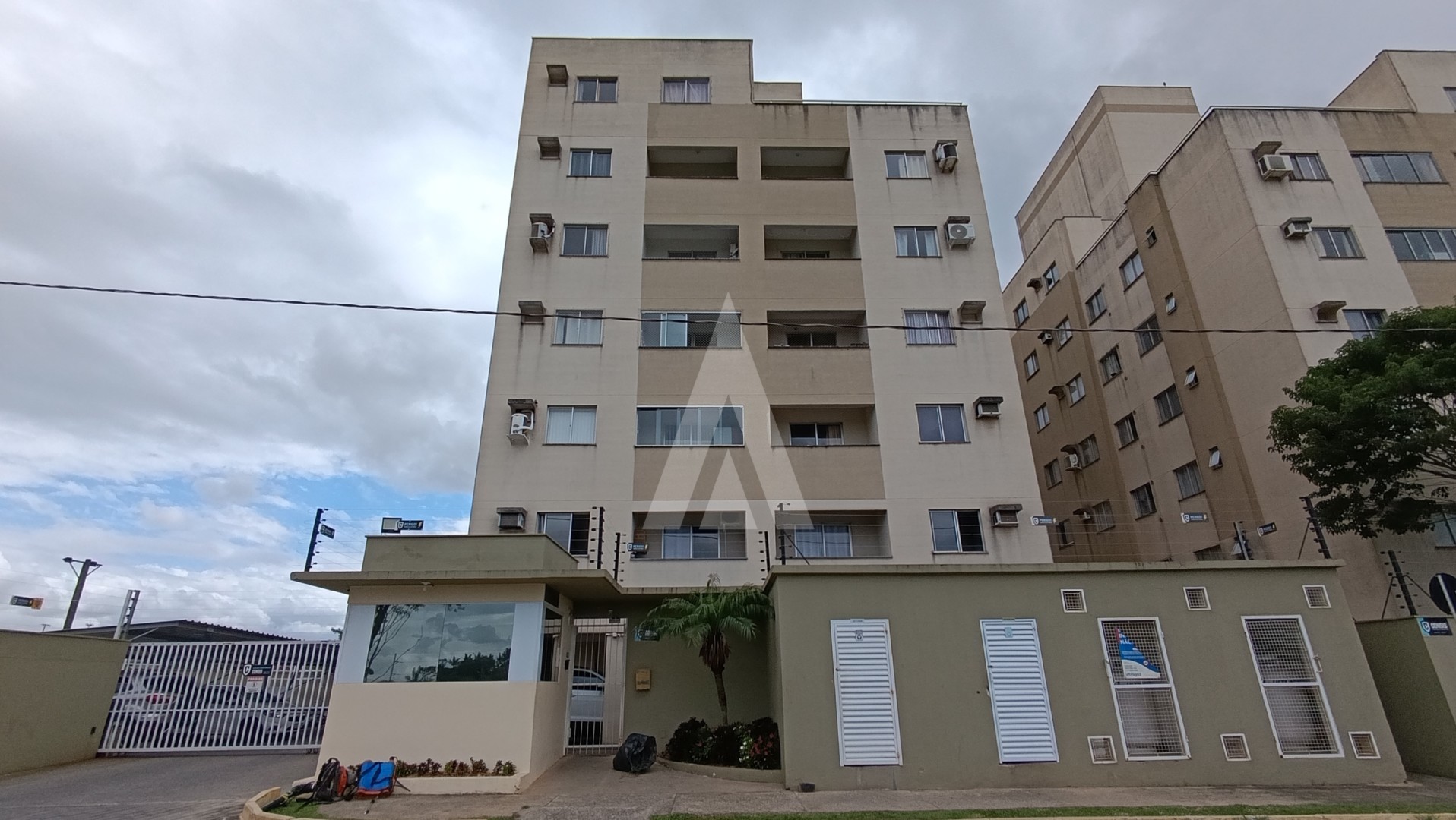 Apartamento com 2 quartos no bairro Jarivatuba. - foto 1