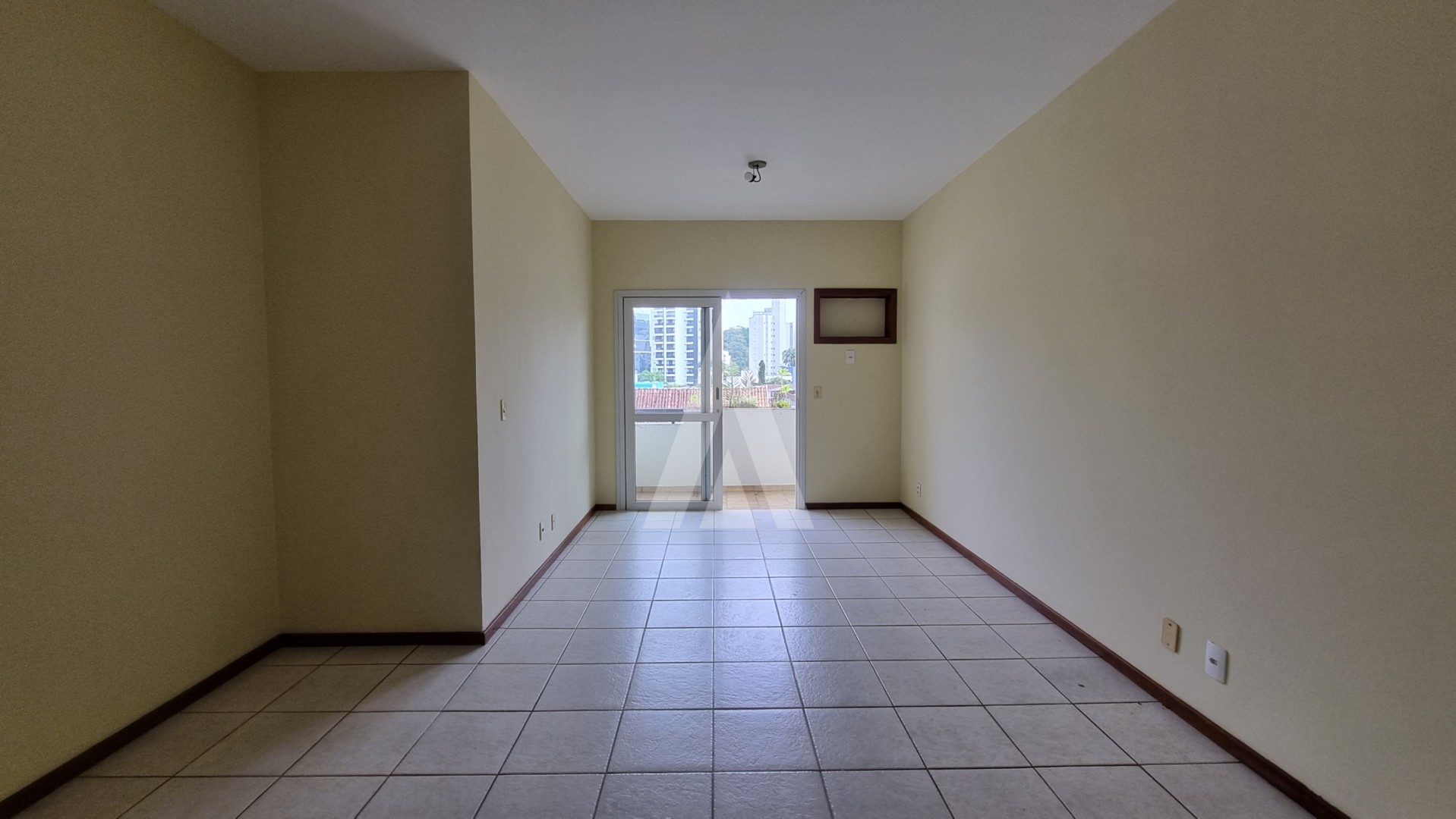 Apartamento com 03 quartos sendo 01 suíte no bairro Atiradores. — foto 3