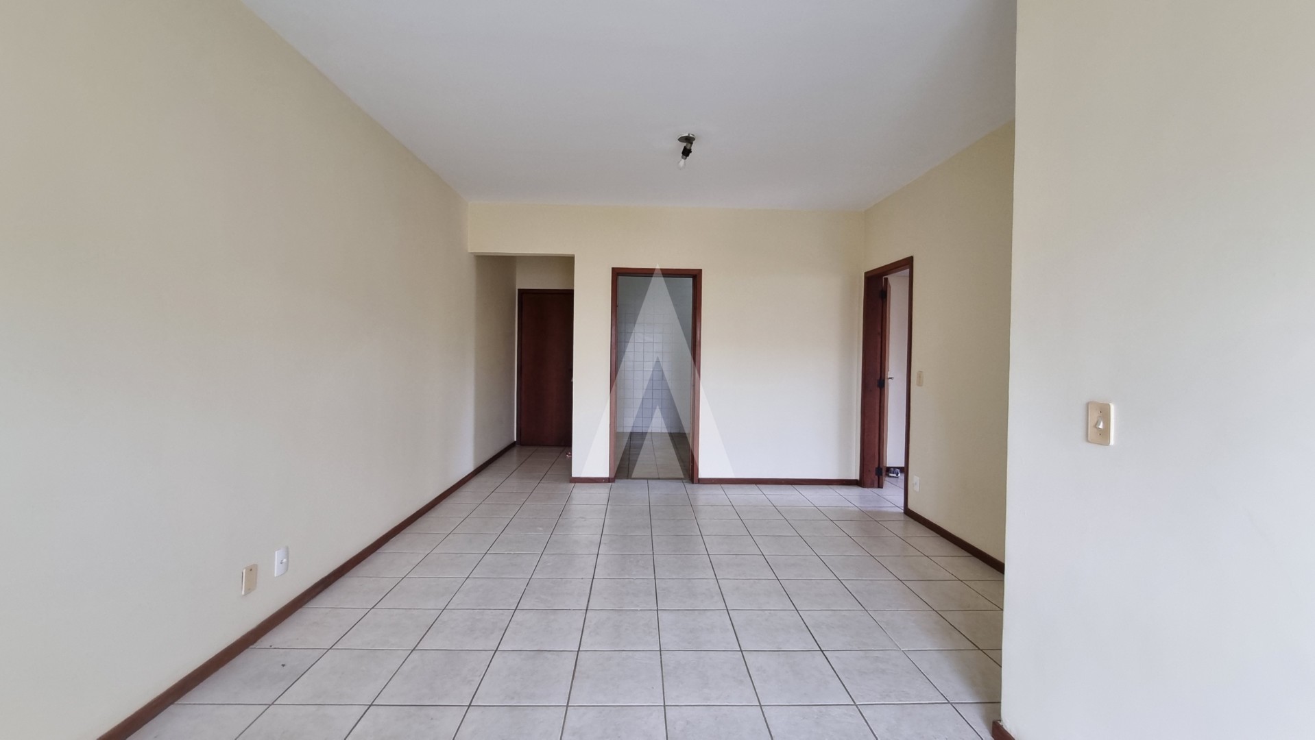 Apartamento com 03 quartos sendo 01 suíte no bairro Atiradores. — foto 4