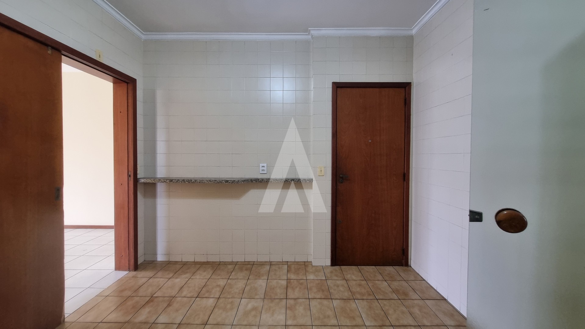 Apartamento com 03 quartos sendo 01 suíte no bairro Atiradores. — foto 7
