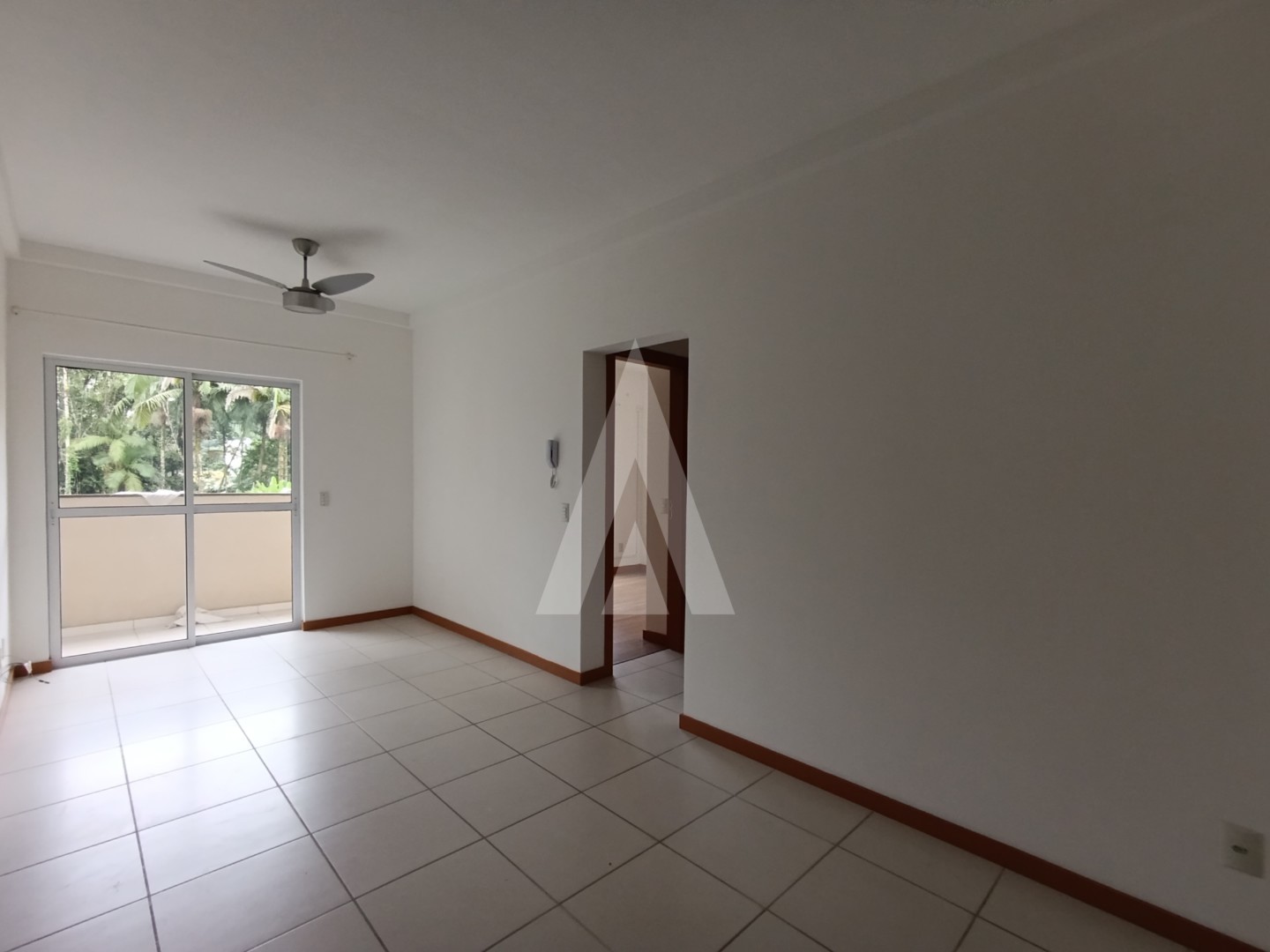 Apartamento localizado no bairro Glória, composto por dois quartos e uma vaga de garagem coberta. — foto 2