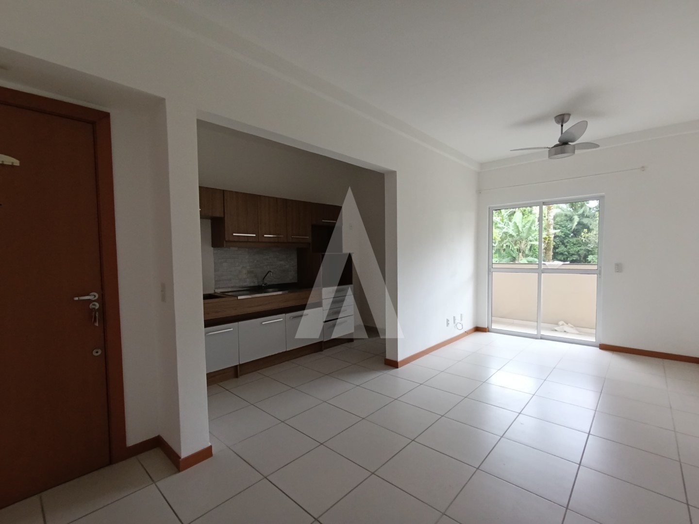 Apartamento localizado no bairro Glória, composto por dois quartos e uma vaga de garagem coberta. — foto 3