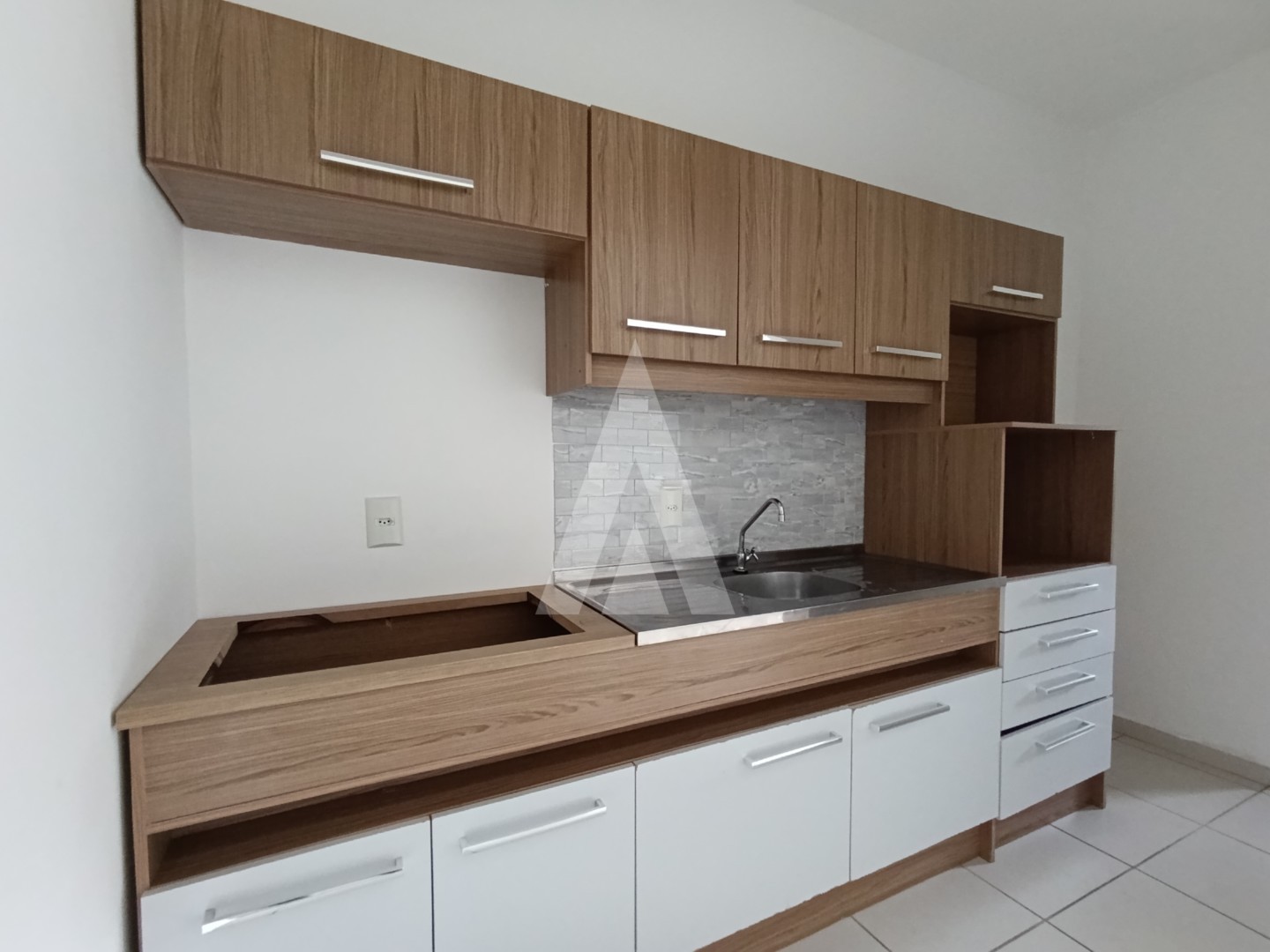 Apartamento localizado no bairro Glória, composto por dois quartos e uma vaga de garagem coberta. — foto 5