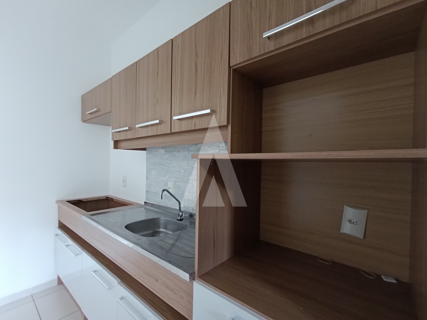 Apartamento localizado no bairro Glória, composto por dois quartos e uma vaga de garagem coberta. — foto 6