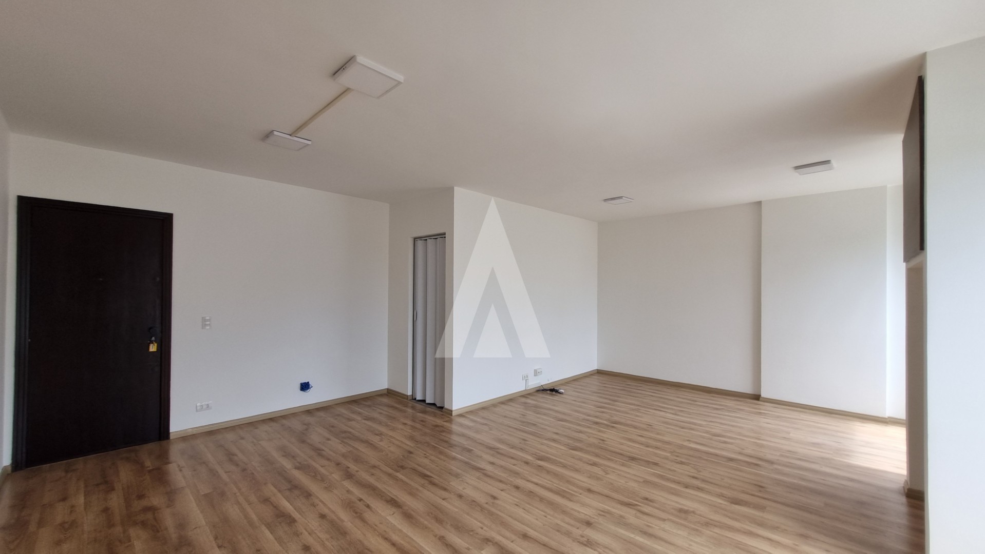 Sala comercial com 1 lavabo e copa no bairro Centro. — foto 3