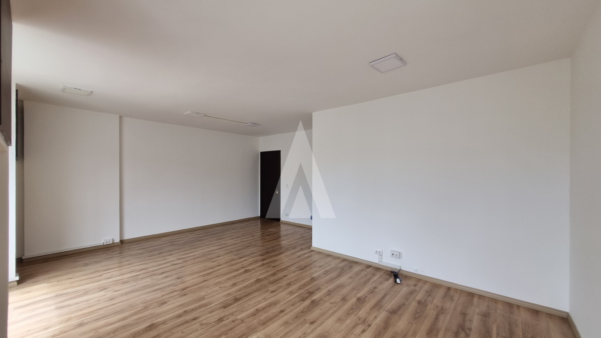 Sala comercial com 1 lavabo e copa no bairro Centro. — foto 4