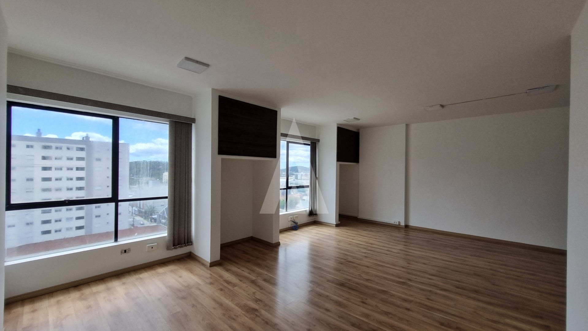 Sala comercial com 1 lavabo e copa no bairro Centro. — foto 5