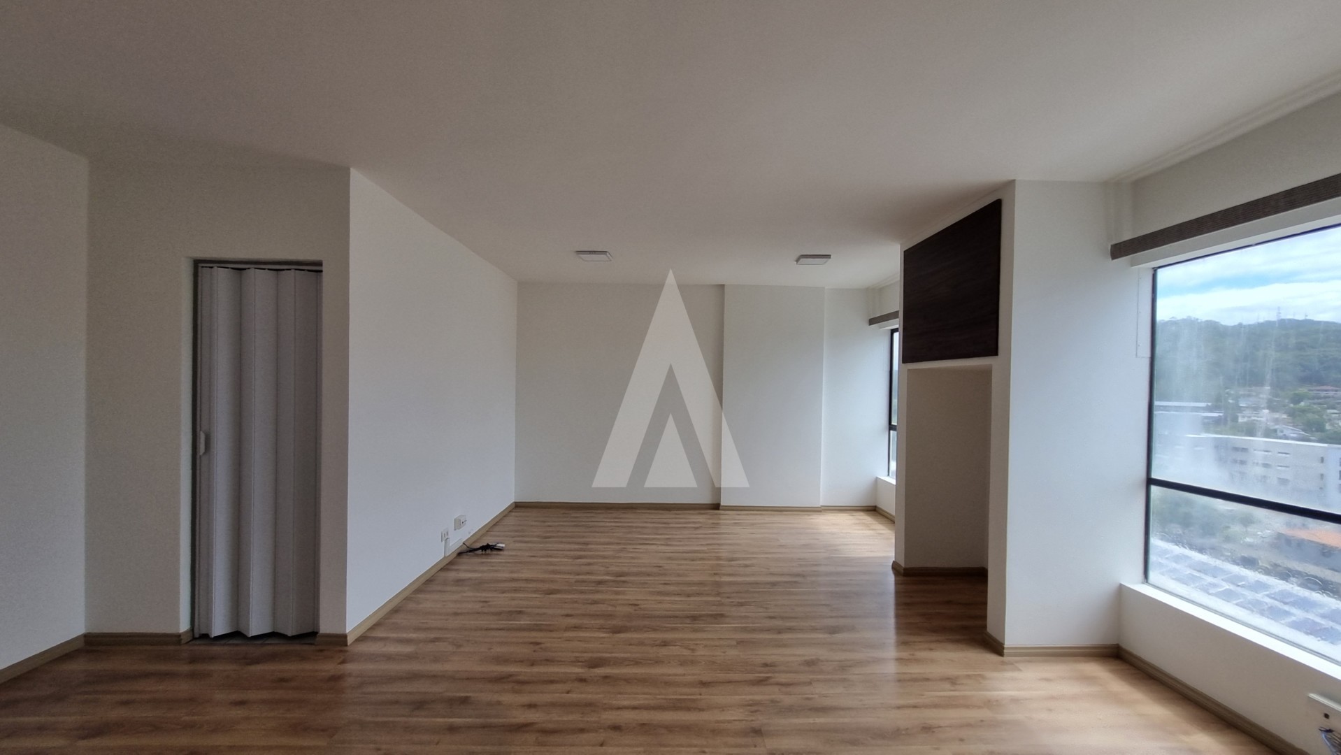 Sala comercial com 1 lavabo e copa no bairro Centro. — foto 7