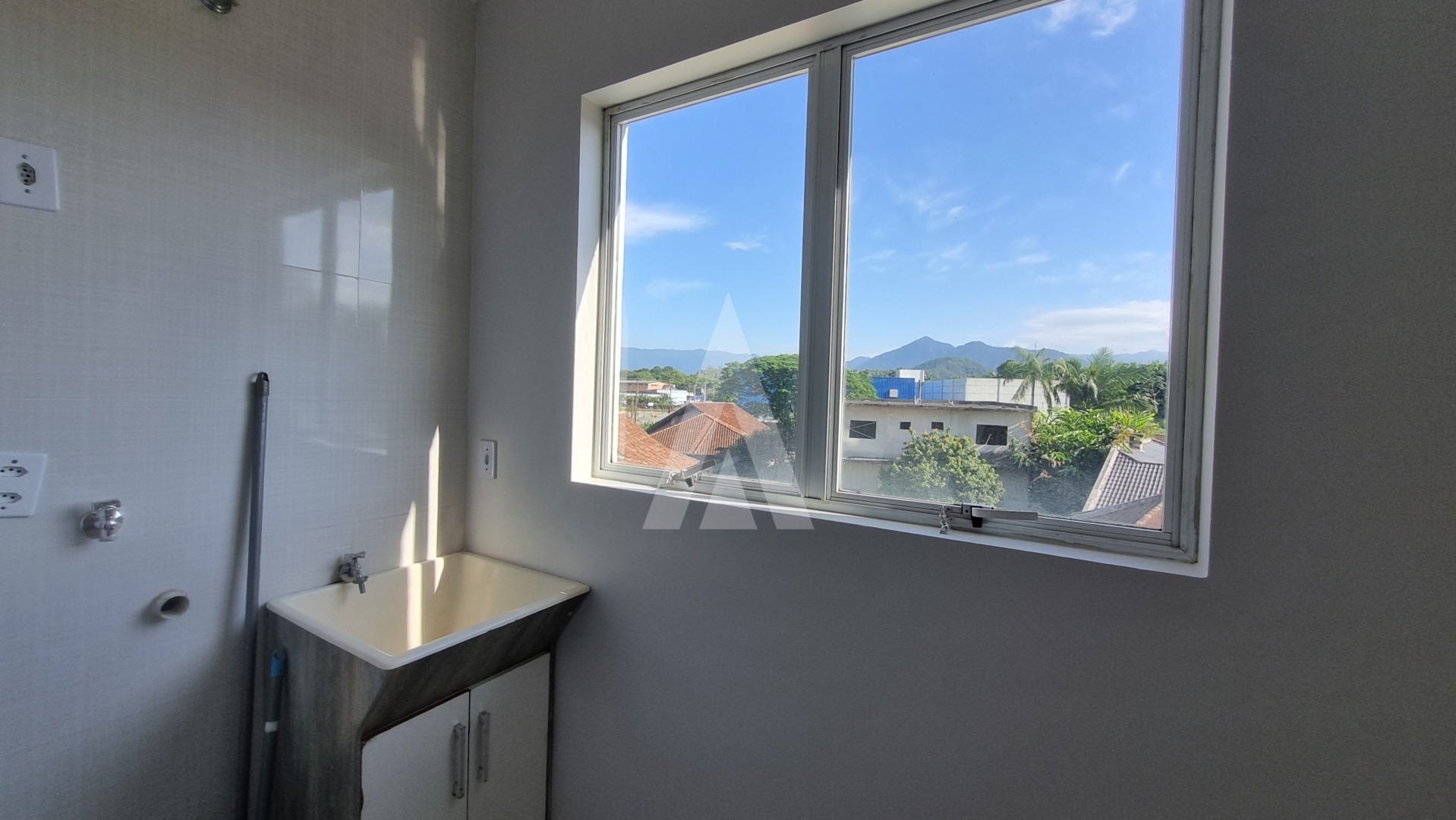 Apartamento com 02 quartos sendo 01 com sacada no bairro Pirabeiraba. — foto 6