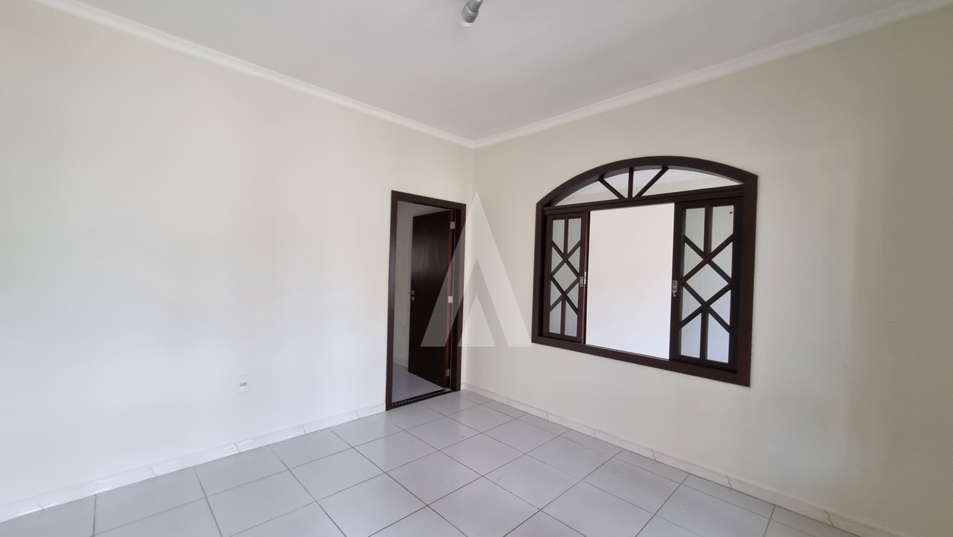 Casa com 3 quartos, quintal e área de festas no Itaum. — foto 2