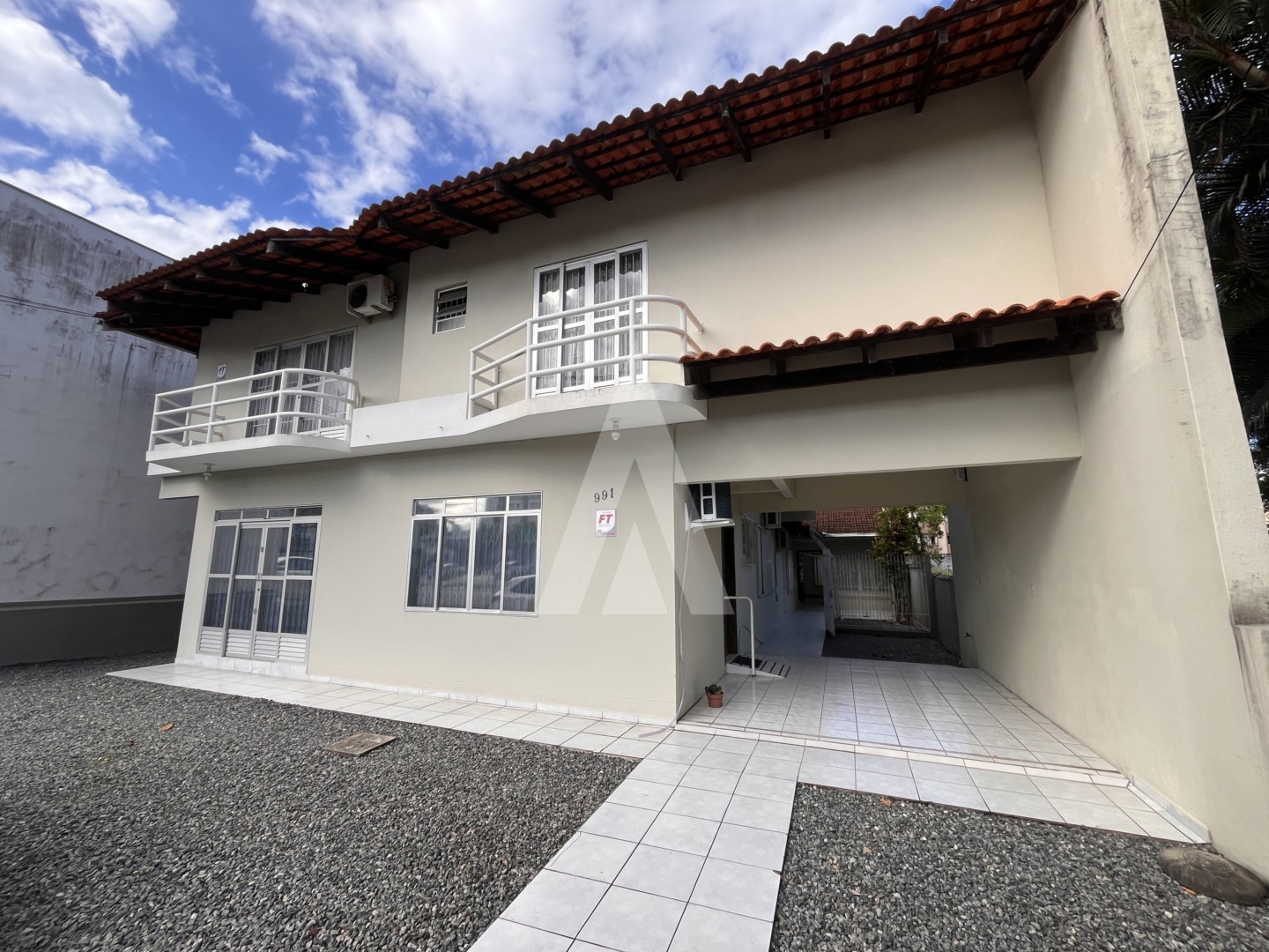 Imóvel comercial tipo sala no bairro Bucarein, com 90 m - foto 1