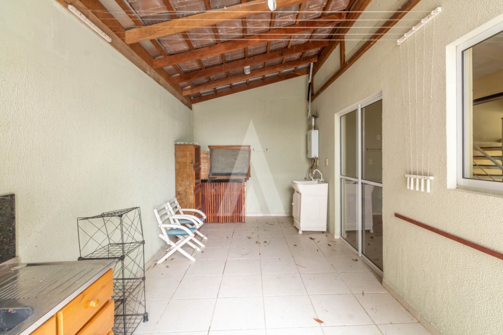 Casa residencial em condomínio fechado, com 4 quartos, sendo 02 suíte no bairro Pirabeiraba. — foto 2