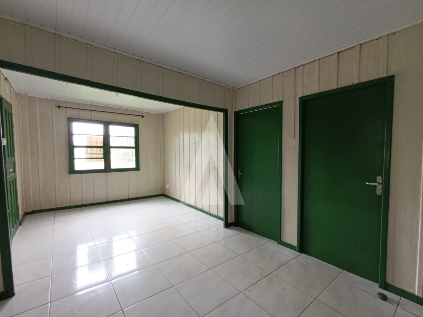 Casa localizada no bairro Iririú, composta por 3 quartos e 1 vaga de garagem coberta. — foto 4