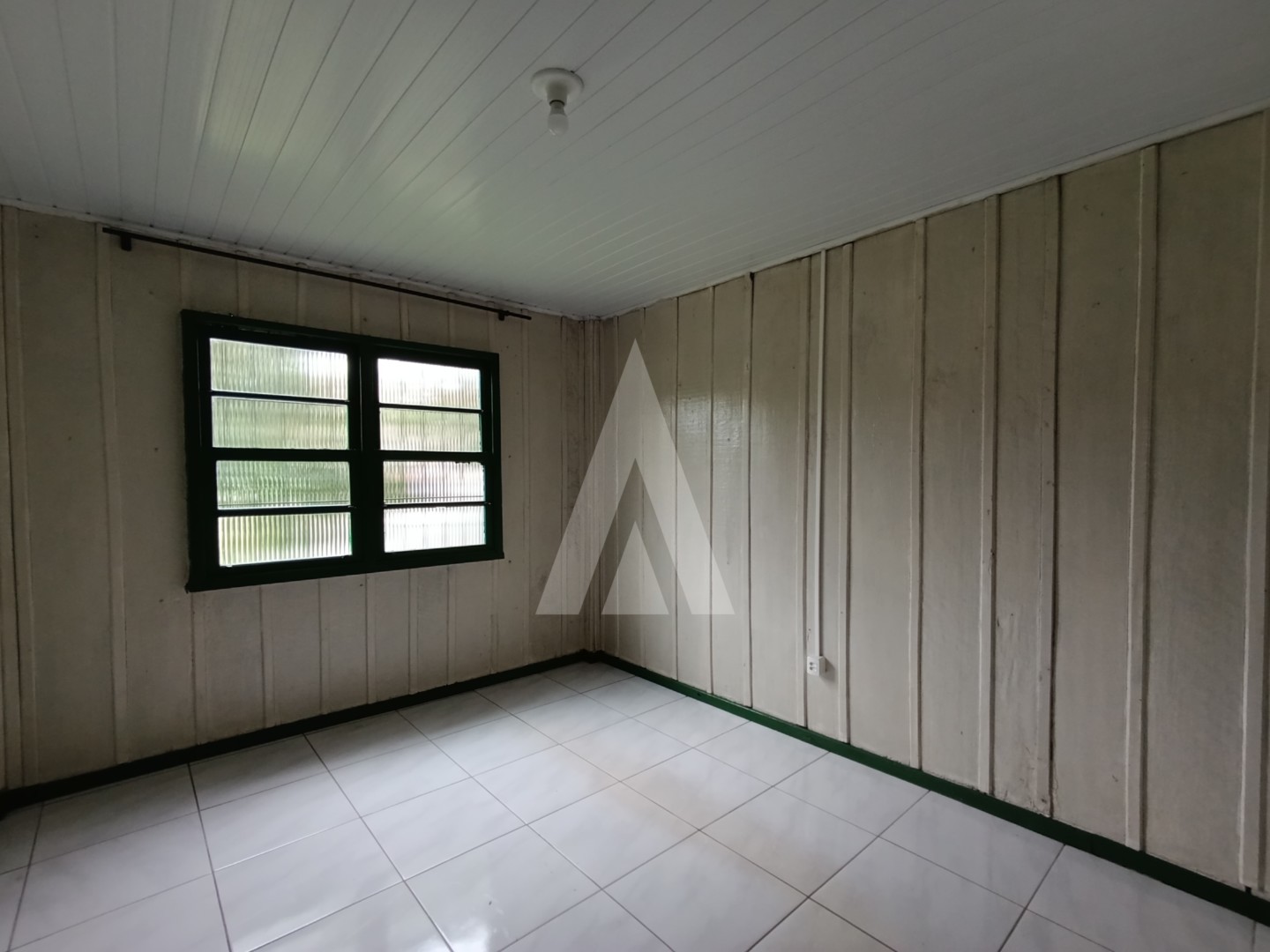 Casa localizada no bairro Iririú, composta por 3 quartos e 1 vaga de garagem coberta. — foto 5