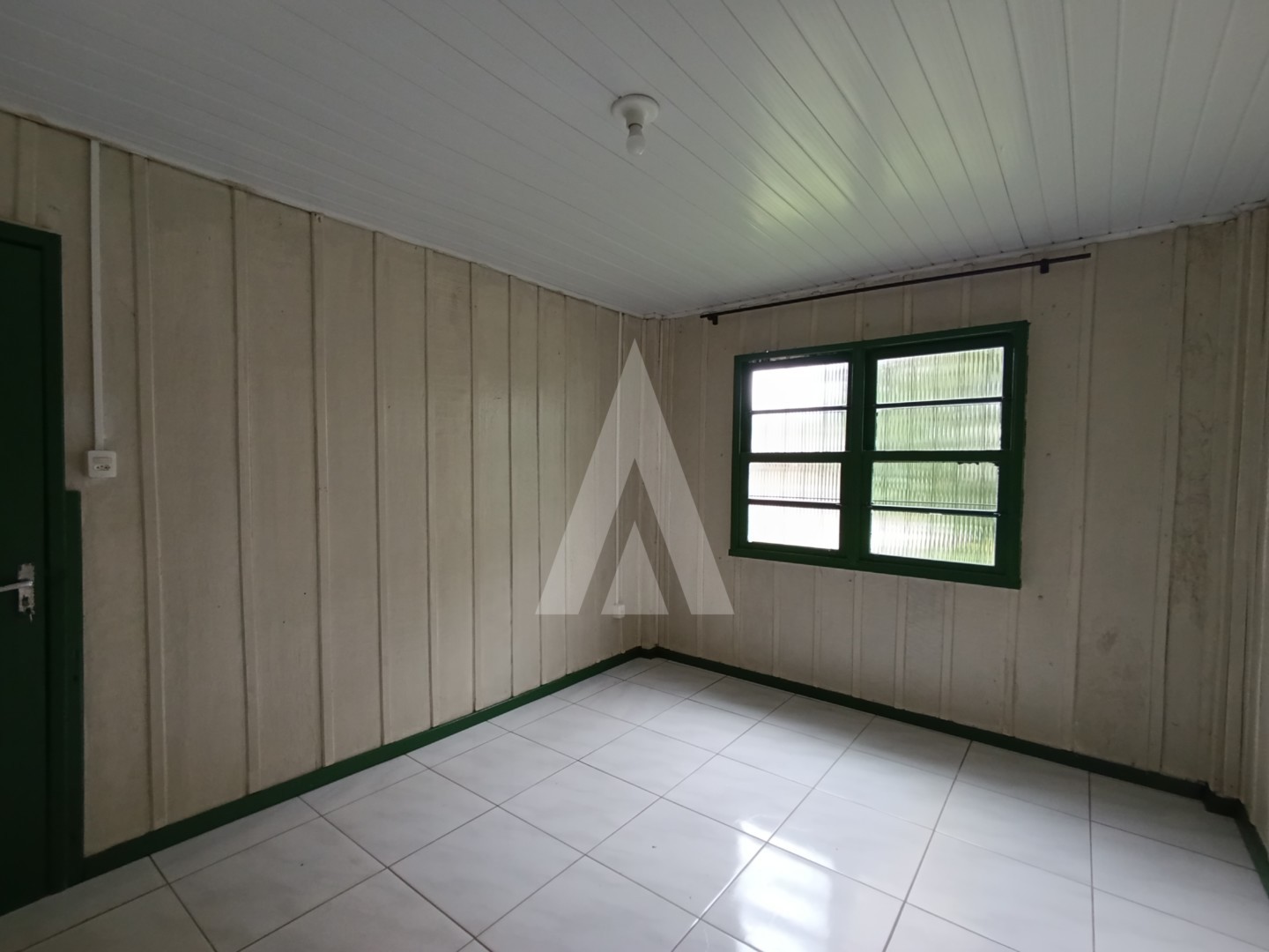 Casa localizada no bairro Iririú, composta por 3 quartos e 1 vaga de garagem coberta. — foto 6