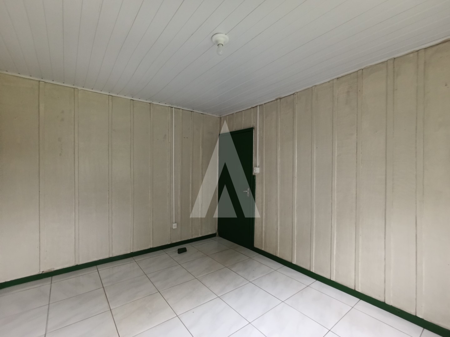 Casa localizada no bairro Iririú, composta por 3 quartos e 1 vaga de garagem coberta. — foto 7