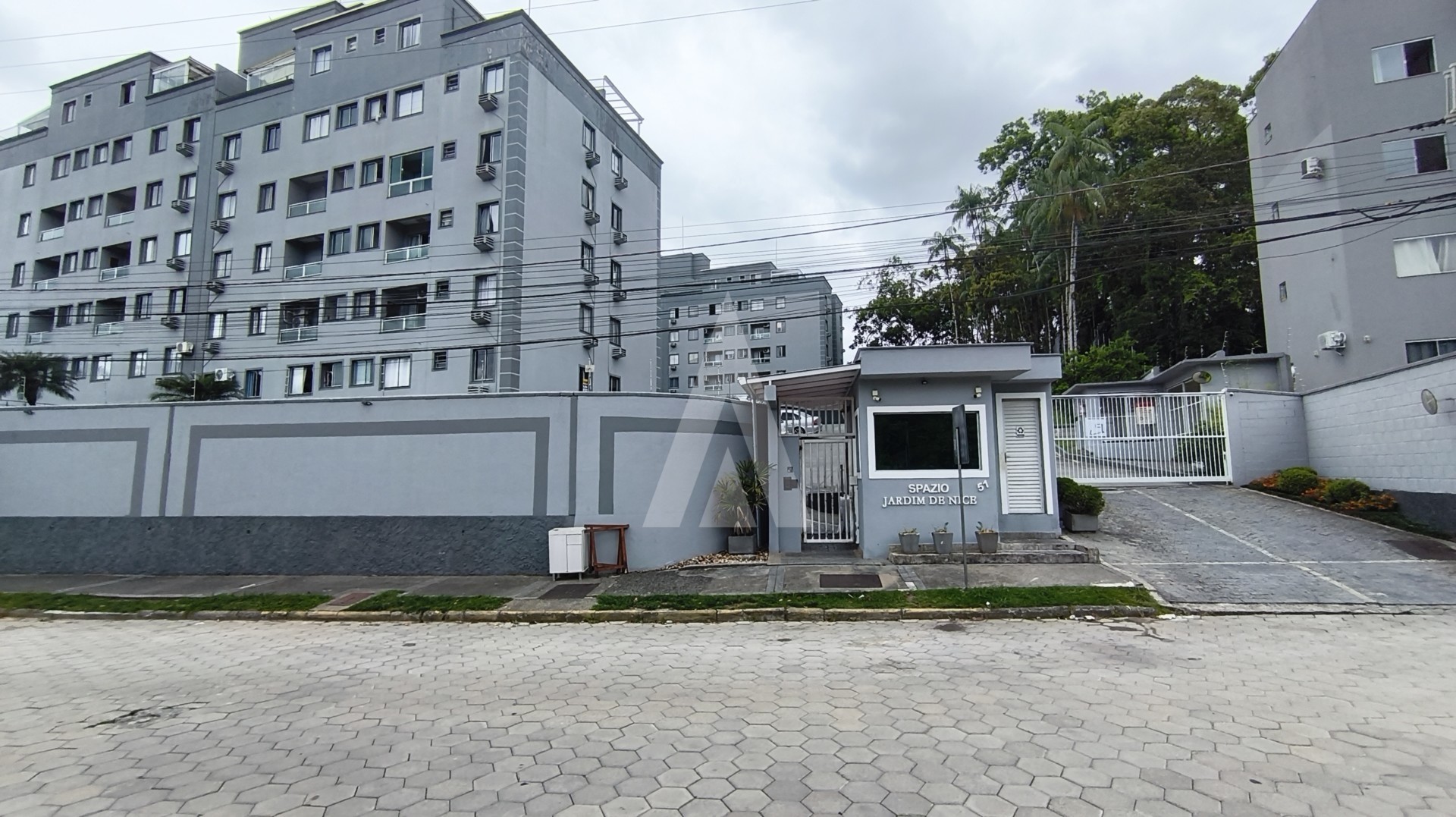 Apartamento residencial com 2 quartos, 1 banheiro social e cozinha com armários, no bairro costa e silva. — foto 2