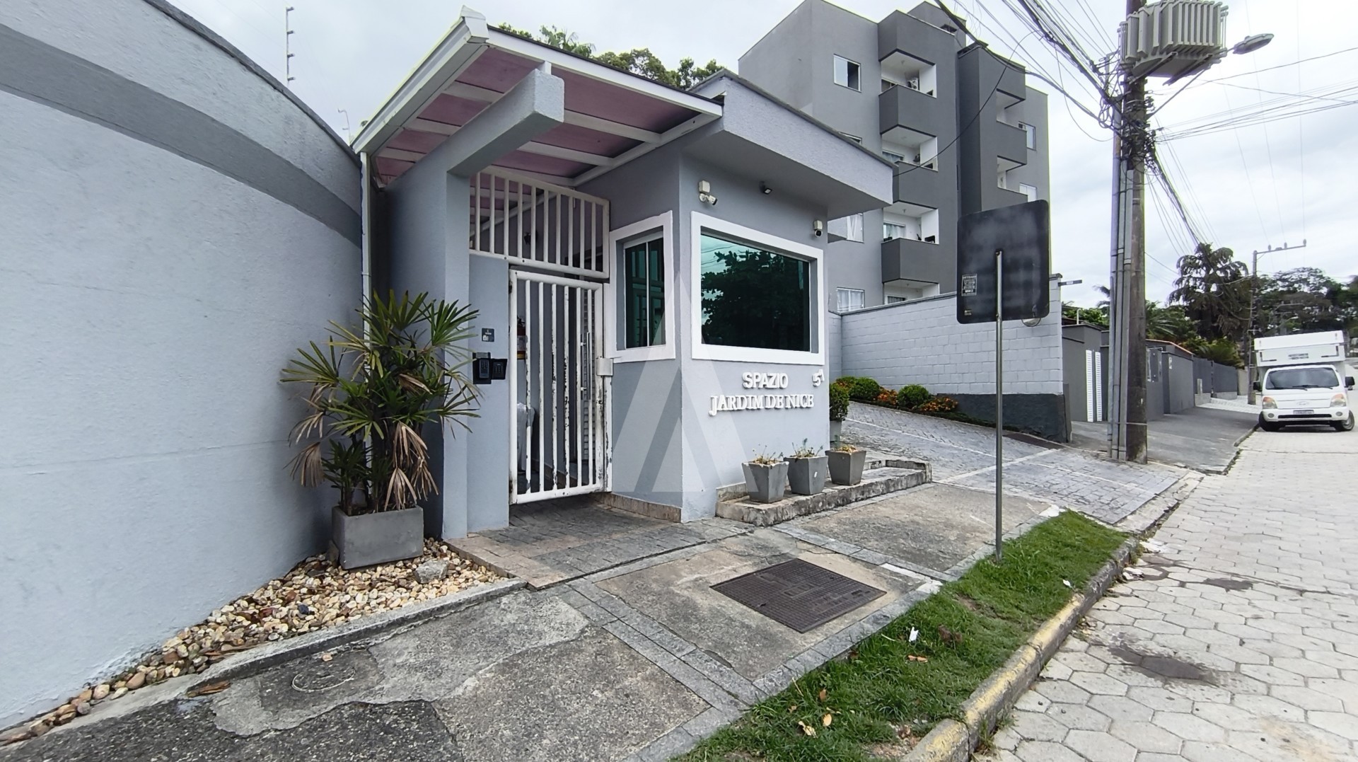 Apartamento residencial com 2 quartos, 1 banheiro social e cozinha com armários, no bairro costa e silva. - foto 1