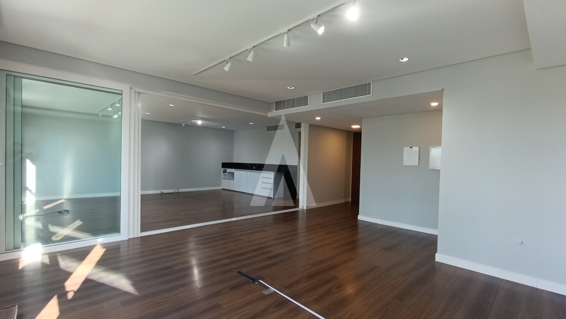 Sala comercial localizada no bairro Bom Retiro, com 2 lavabos e vaga de garagem rotativa. — foto 6