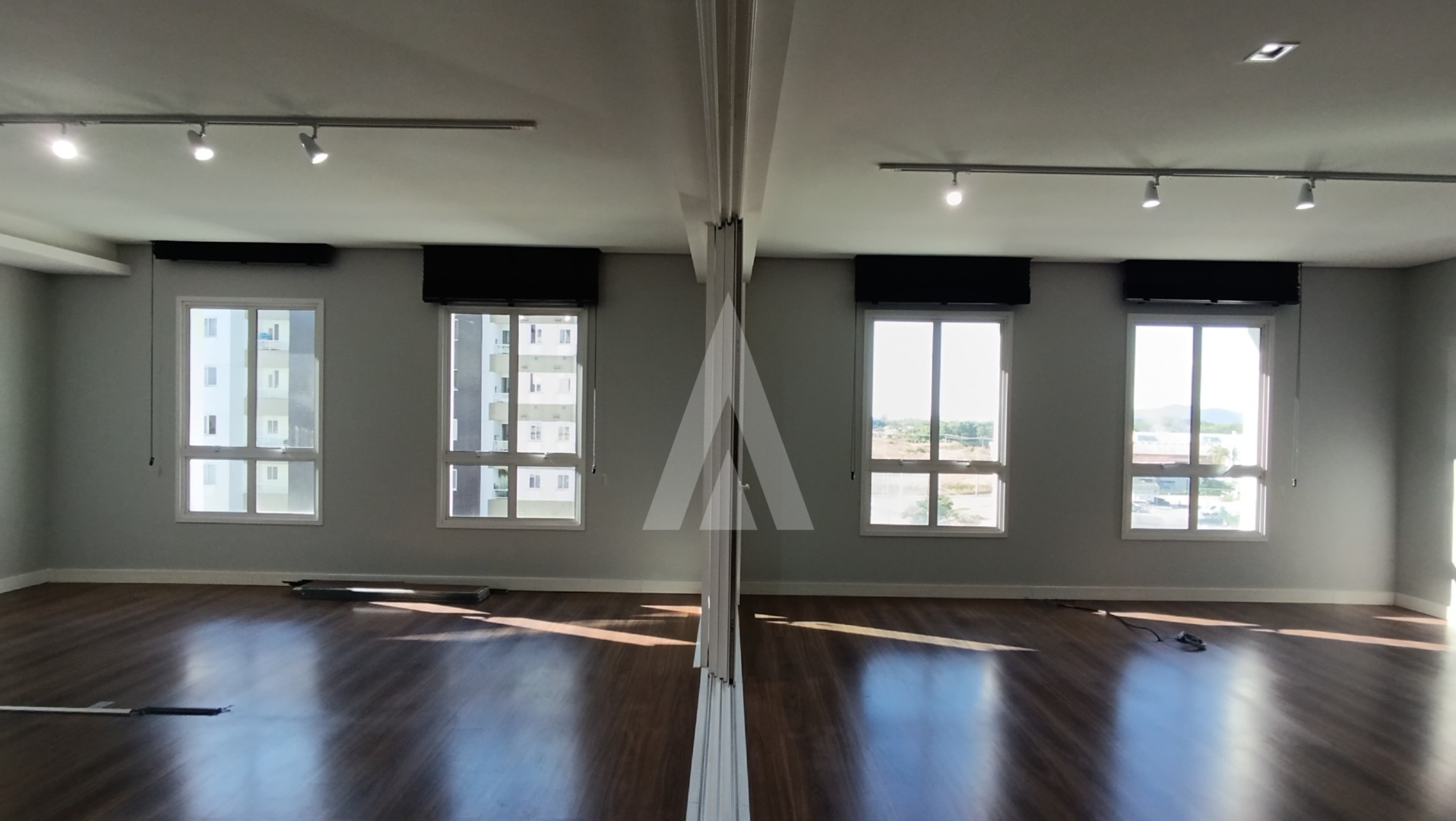 Sala comercial localizada no bairro Bom Retiro, com 2 lavabos e vaga de garagem rotativa. — foto 7