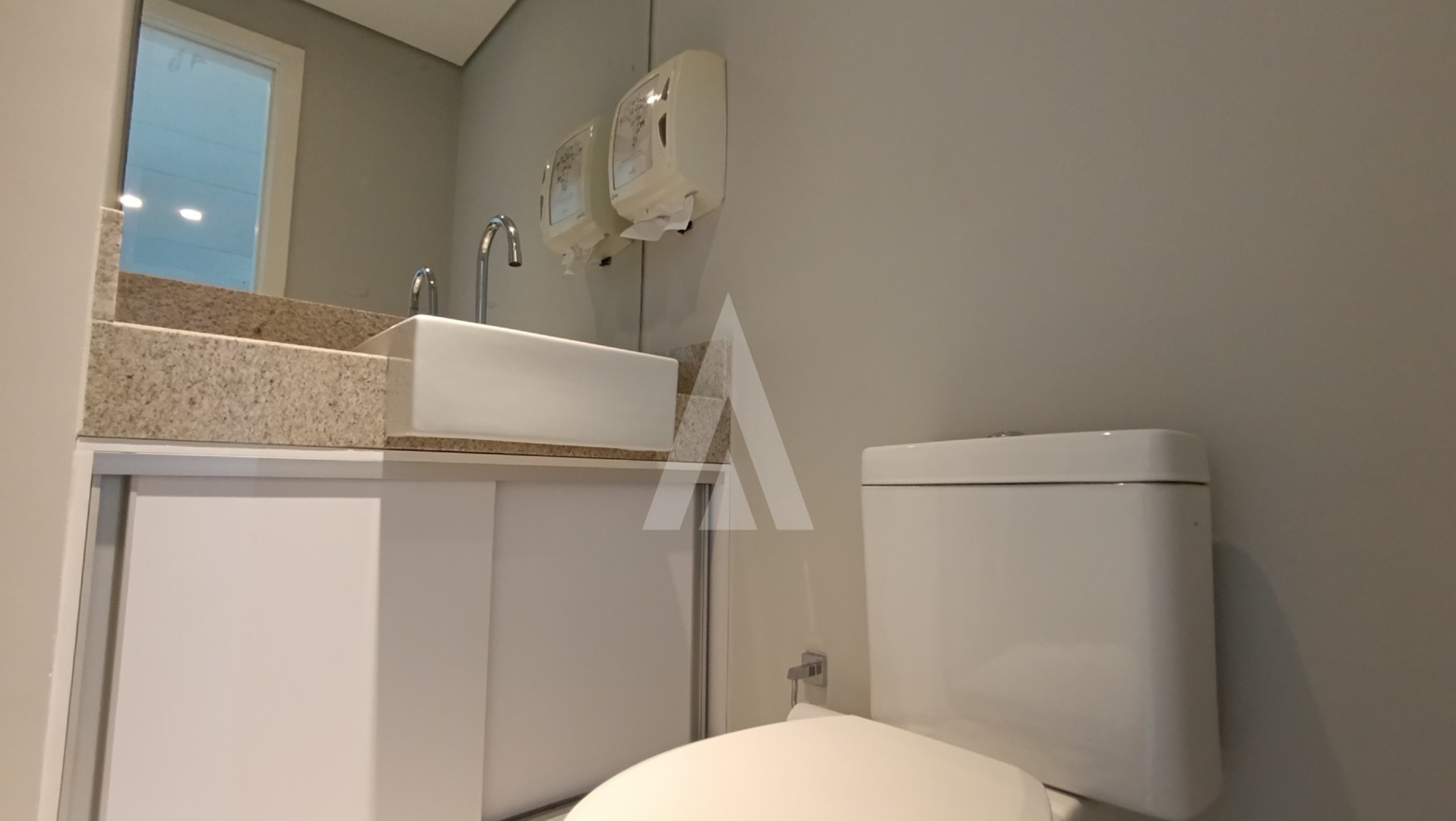 Sala comercial localizada no bairro Bom Retiro, com 2 lavabos e vaga de garagem rotativa. — foto 4