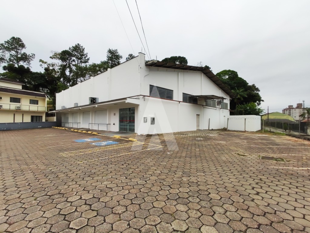 Imóvel comercial de esquina com Pé direito de 5,29m e capacidade para aproximadamente 27 vagas. - foto 1