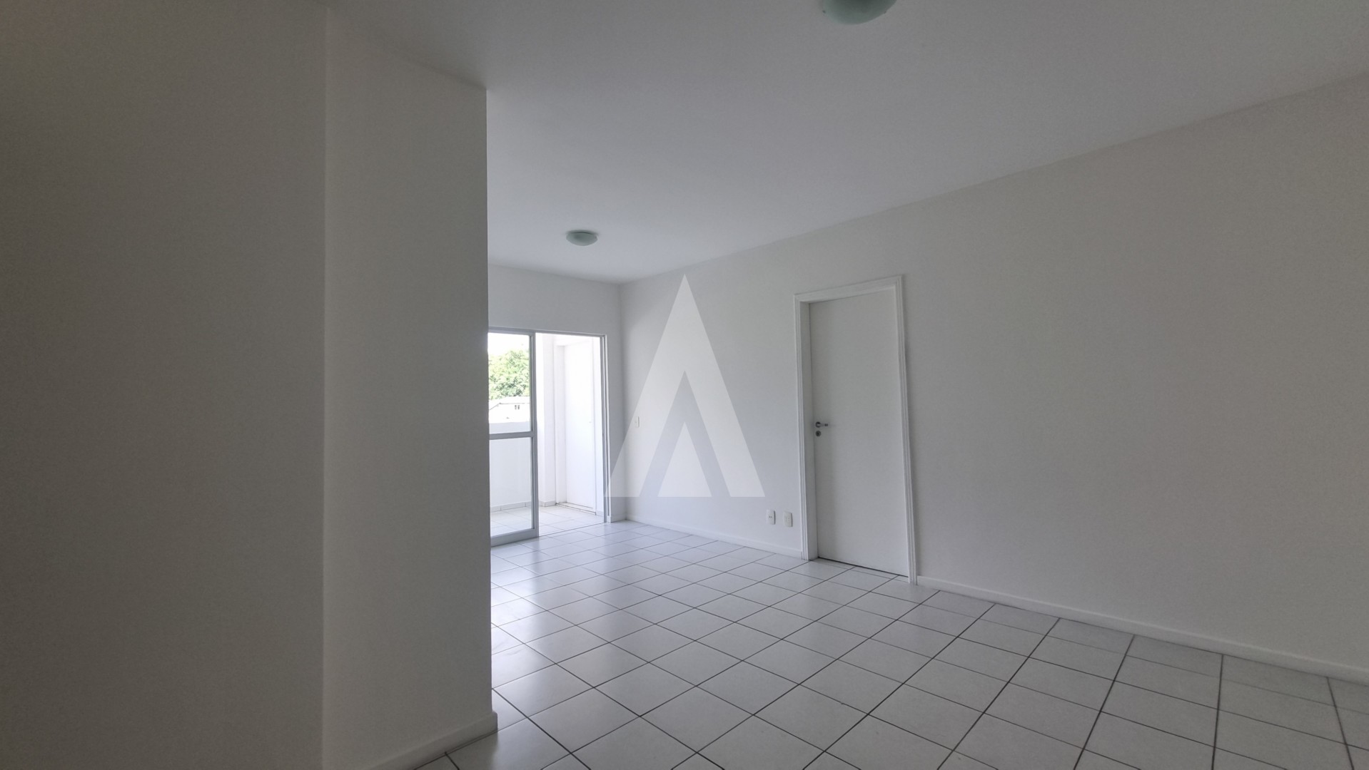 Apartamento com 3 quartos, sendo 1 suíte, sacada com churrasqueira elevador e 2 vagas de garagem no Bairro Atiradores. — foto 4