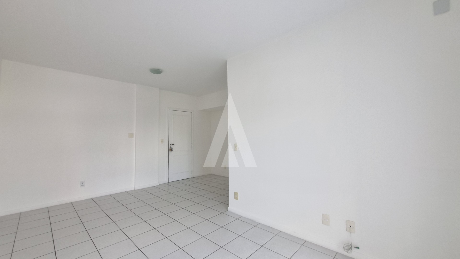 Apartamento com 3 quartos, sendo 1 suíte, sacada com churrasqueira elevador e 2 vagas de garagem no Bairro Atiradores. — foto 7