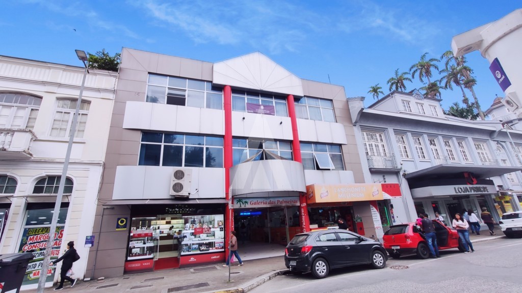 Sala comercial localizada no Centro de Joinville com acesso para Rua das Palmeiras - foto 1