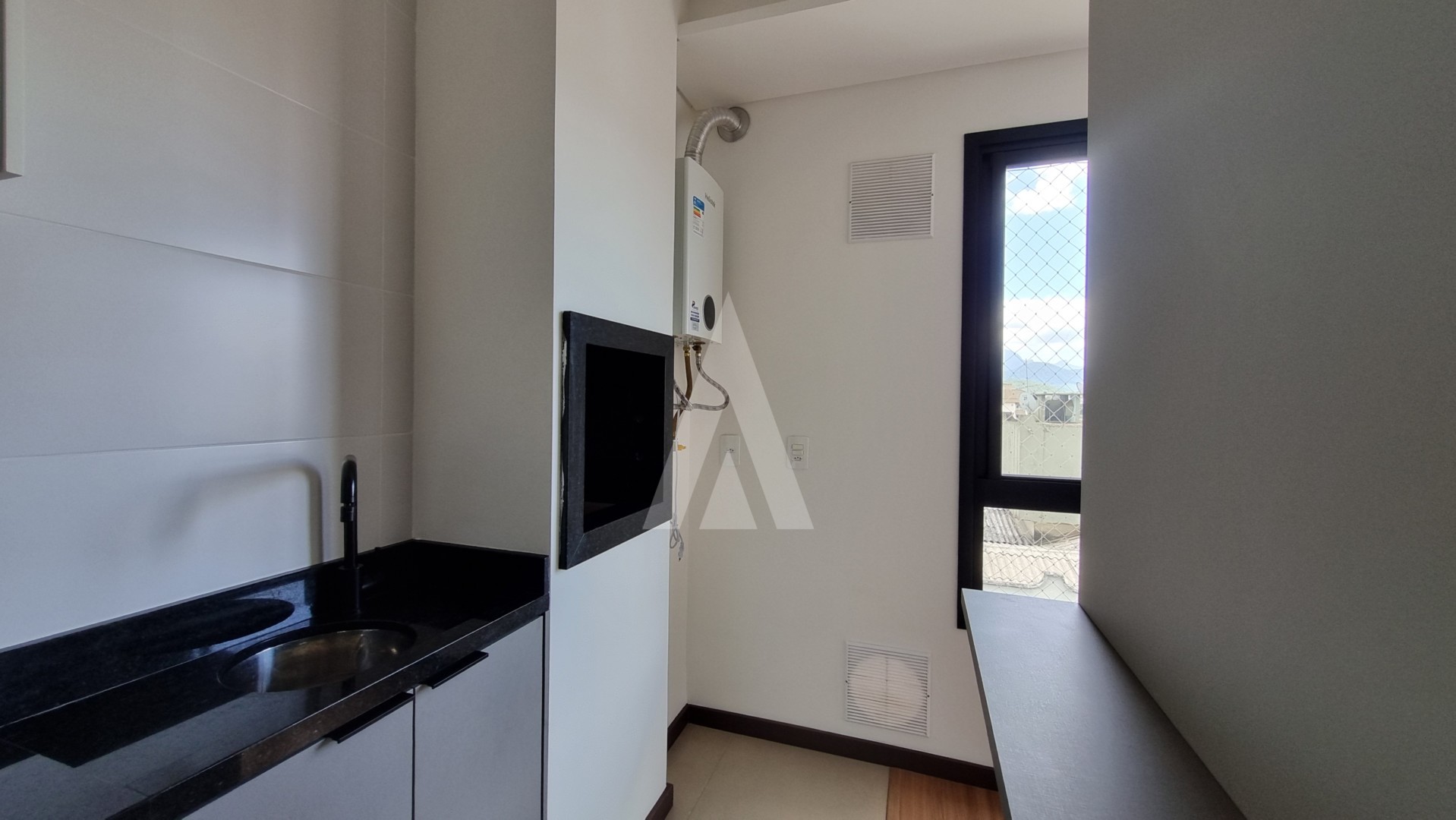 Apartamento no Costa e Silva com 02 quartos — foto 4