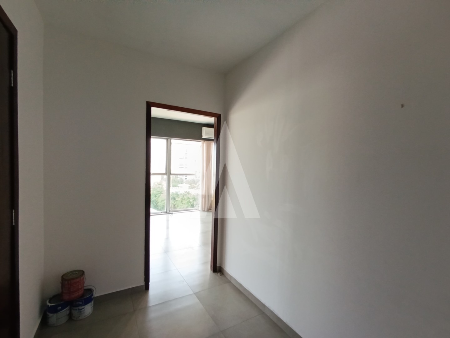 Sala comercial localizada no centro da cidade, composta por 1 banheiro e 1 cozinha — foto 2