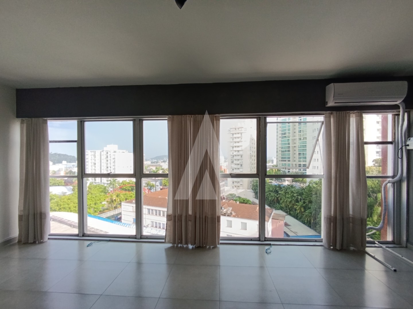 Sala comercial localizada no centro da cidade, composta por 1 banheiro e 1 cozinha — foto 5