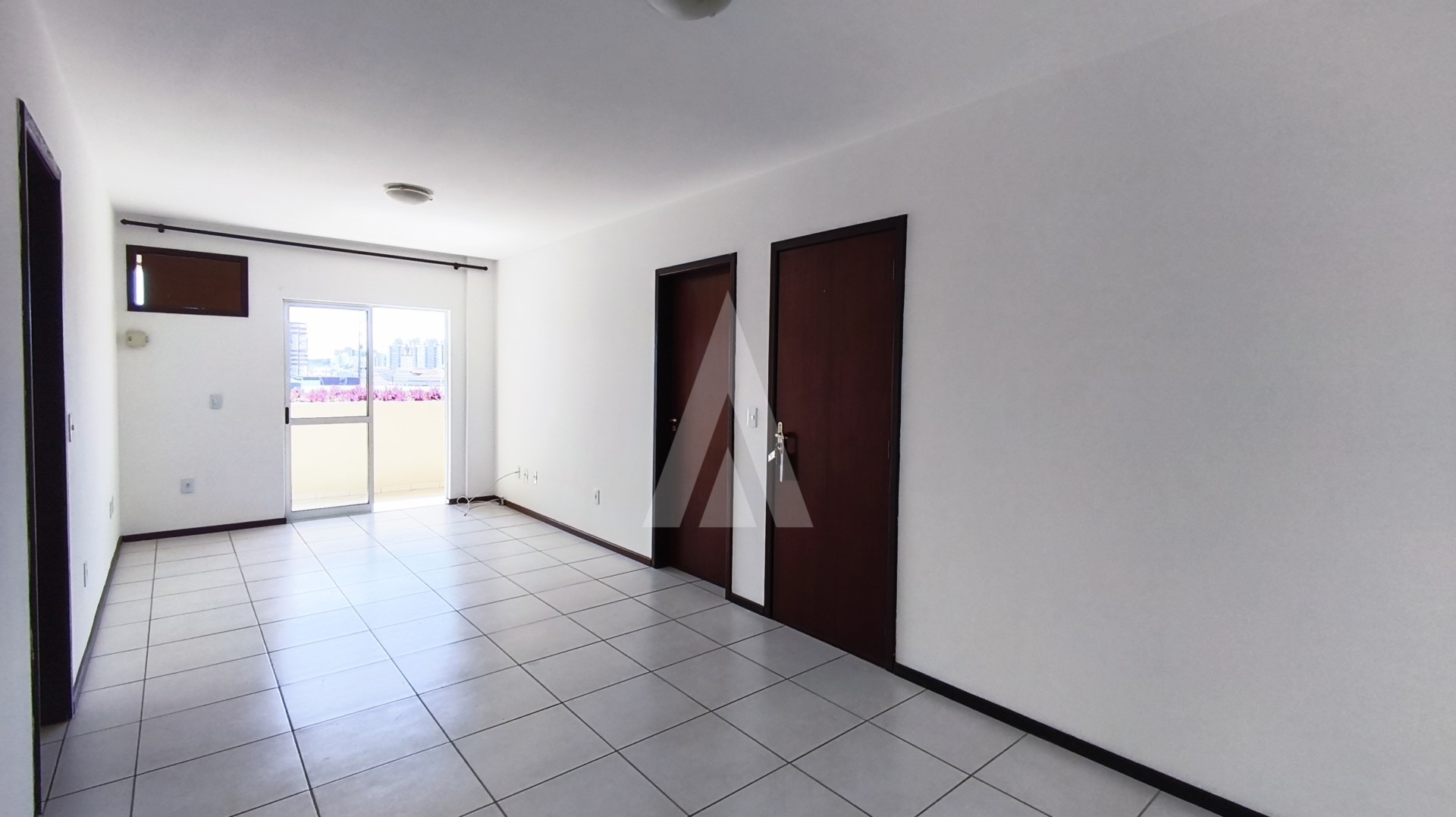 Apartamento com 2 quartos, sendo 1 suíte e sacada com churrasqueira — foto 3