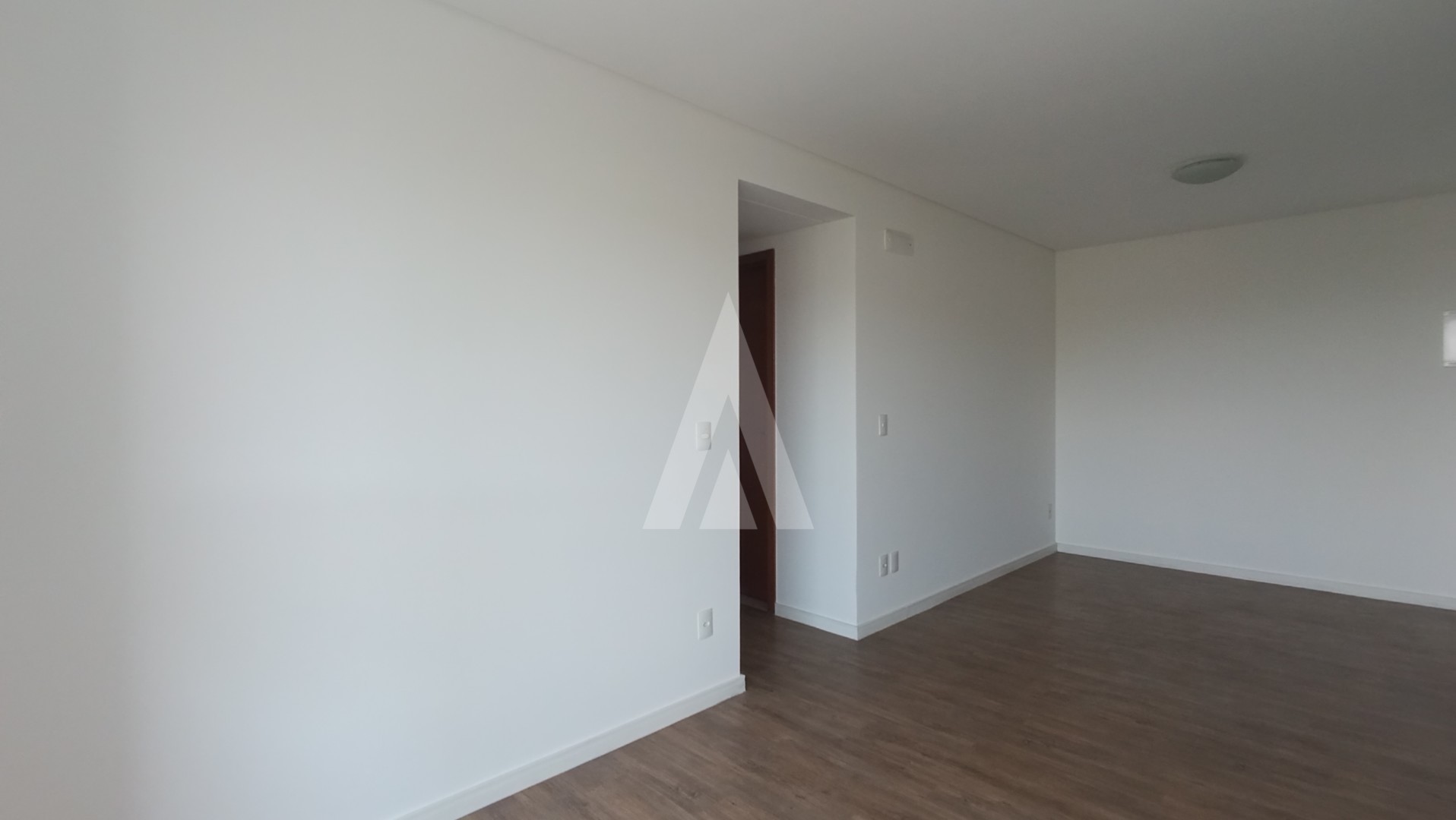 Apartamento com 3 quartos sendo 1 suíte no bairro Bom Retiro. — foto 3
