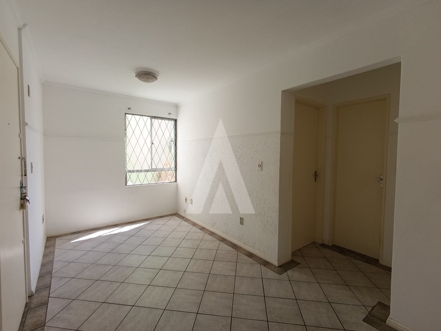 Apartamento com 02 quartos, localizado no bairro Costa e Silva. — foto 2