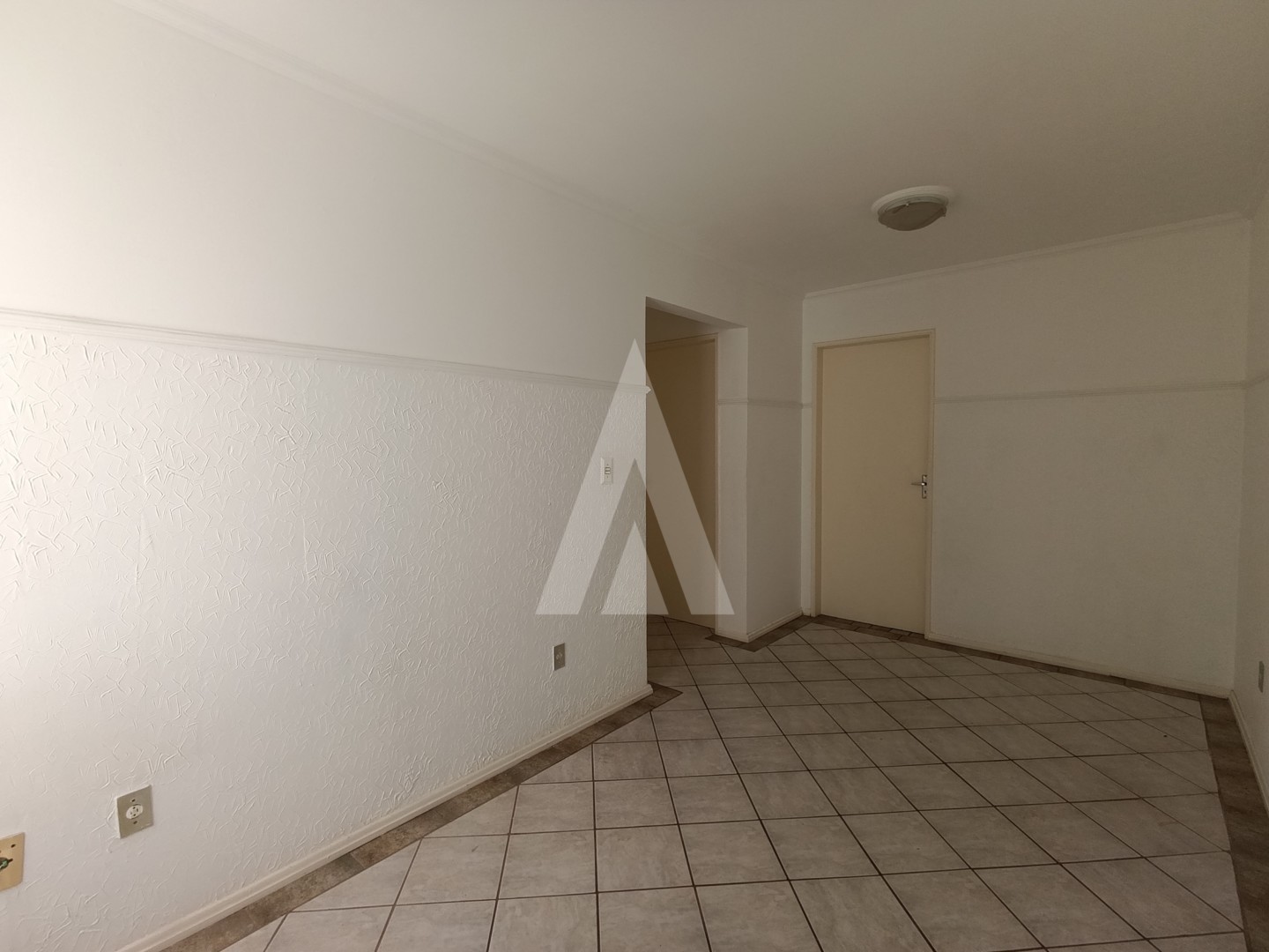 Apartamento com 02 quartos, localizado no bairro Costa e Silva. — foto 3