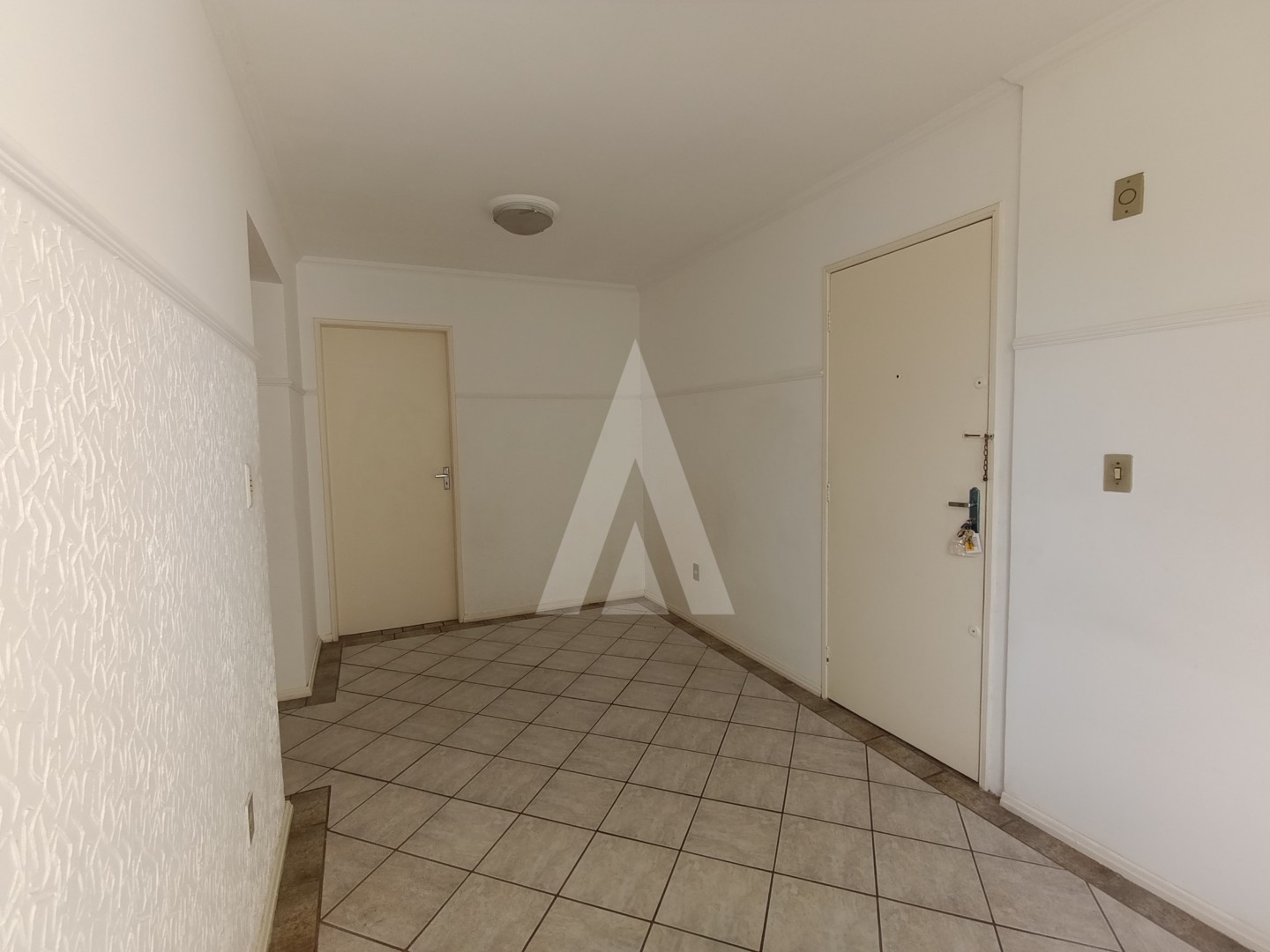 Apartamento com 02 quartos, localizado no bairro Costa e Silva. — foto 4