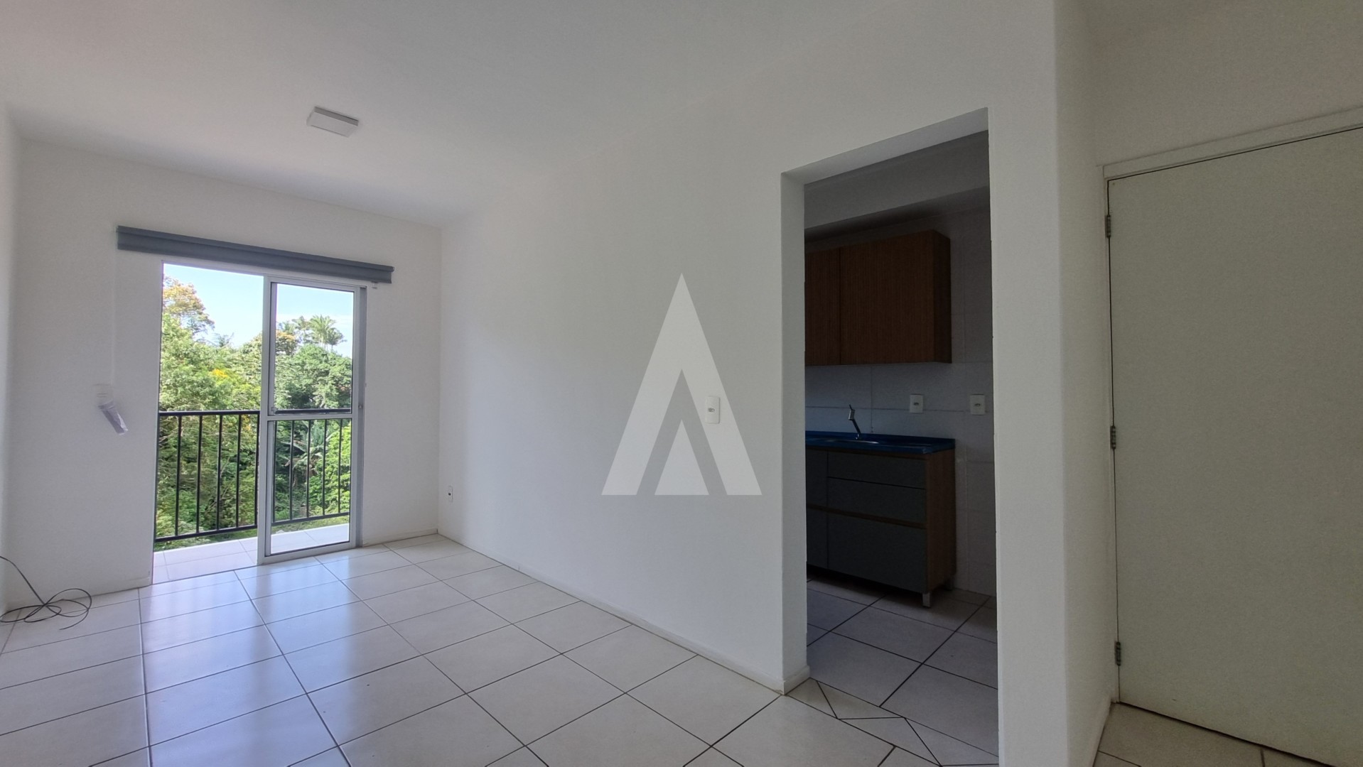 Apartamento com 02 quartos, e cozinha com armários no bairro Petrópolis. — foto 4