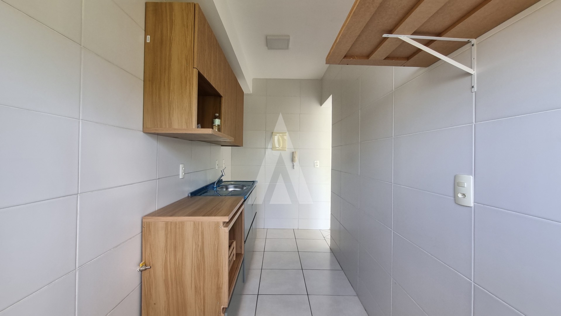 Apartamento com 02 quartos, e cozinha com armários no bairro Petrópolis. — foto 6