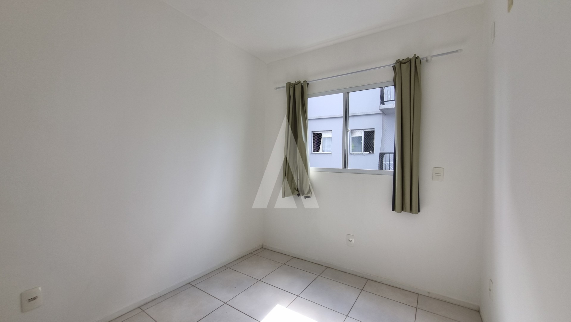 Apartamento com 02 quartos, e cozinha com armários no bairro Petrópolis. — foto 7